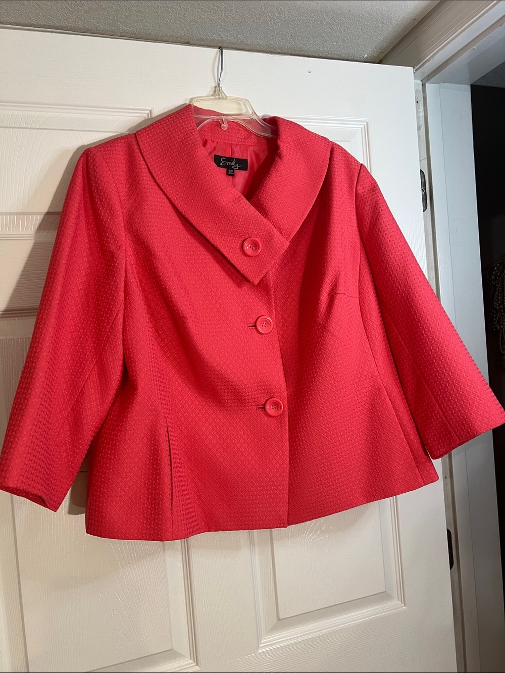 Textured Pink Three-Button Cropped Blazer